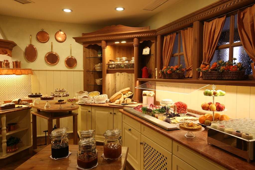 Alpen Suite Hotel Madonna di Campiglio Restoran gambar