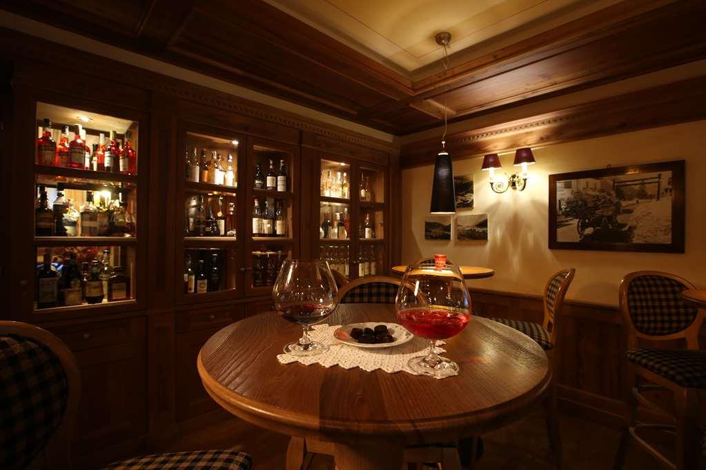 Alpen Suite Hotel Madonna di Campiglio Restoran gambar